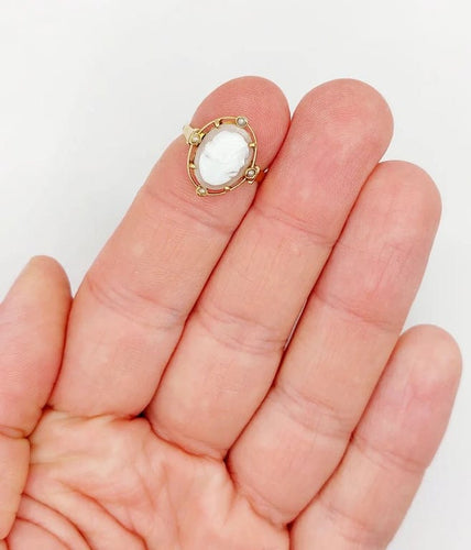 Bague 48 Bague antique camée sur coquille en or jaune 18k et perles 58 Facettes A03122