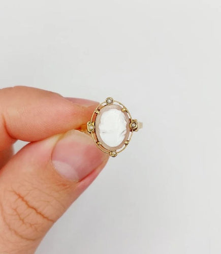 Bague 48 Bague antique camée sur coquille en or jaune 18k et perles 58 Facettes A03122