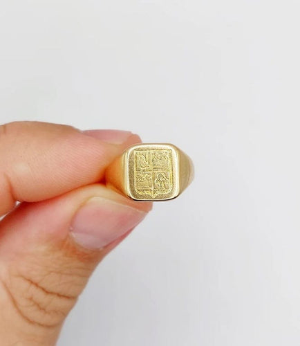 Bague 48 Chevalière antique - Bague chevalière en or jaune 18k aux armoiries françaises 58 Facettes A03321
