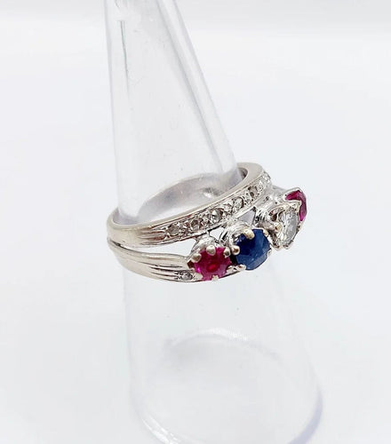 Bague 51 Bague jarretière Art déco en or blanc 18k, diamants, saphir et rubis 58 Facettes A03240