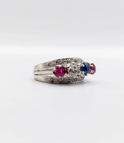 Bague 51 Bague jarretière Art déco en or blanc 18k, diamants, saphir et rubis 58 Facettes A03240