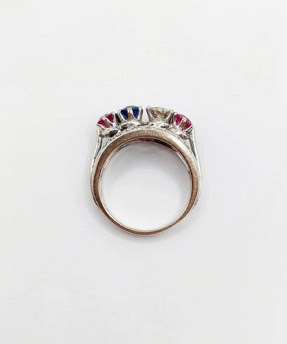 Bague 51 Bague jarretière Art déco en or blanc 18k, diamants, saphir et rubis 58 Facettes A03240