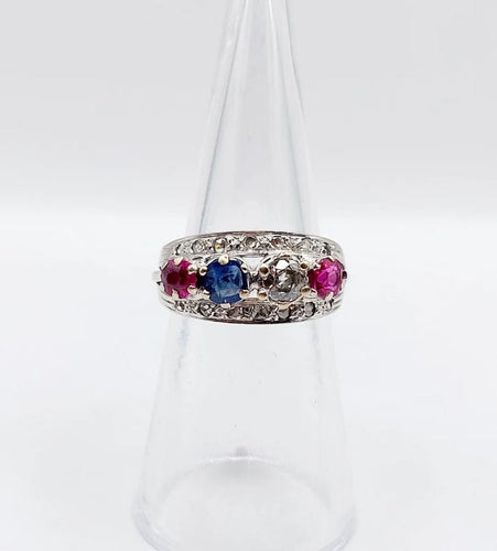 Bague 51 Bague jarretière Art déco en or blanc 18k, diamants, saphir et rubis 58 Facettes A03240