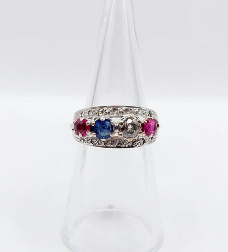 Bague 51 Bague jarretière Art déco en or blanc 18k, diamants, saphir et rubis 58 Facettes A03240