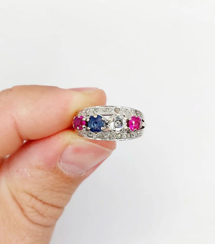 Bague 51 Bague jarretière Art déco en or blanc 18k, diamants, saphir et rubis 58 Facettes A03240