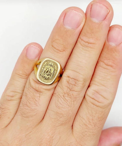 Bague 54 Chevalière sceau antique monogrammée en or jaune 18k « Esto vir » 58 Facettes A05725