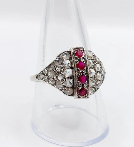 Bague 61 Bague dôme Art déco en or blanc 18k, rubis et diamants taille rose 58 Facettes A05805