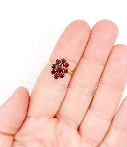 Bague 54.5 Bague marguerite vintage en or rose 18k et grenats 58 Facettes A05833