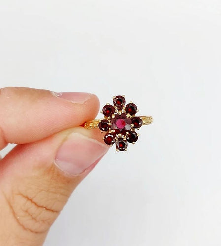 Bague 54.5 Bague marguerite vintage en or rose 18k et grenats 58 Facettes A05833