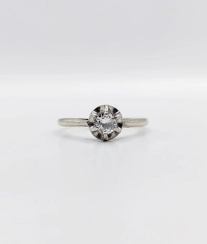Bague 53 Bague solitaire Art déco en or blanc 18k avec diamant 0,22 ct 58 Facettes A06143