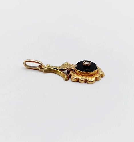 Pendentif Pendentif victorien fleur en or jaune 18k avec onyx et perle 58 Facettes A06038