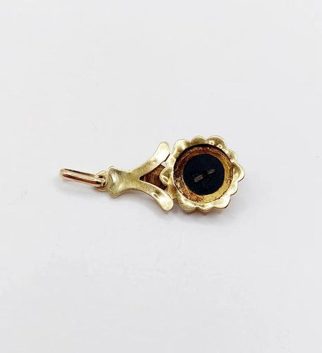 Pendentif Pendentif victorien fleur en or jaune 18k avec onyx et perle 58 Facettes A06038
