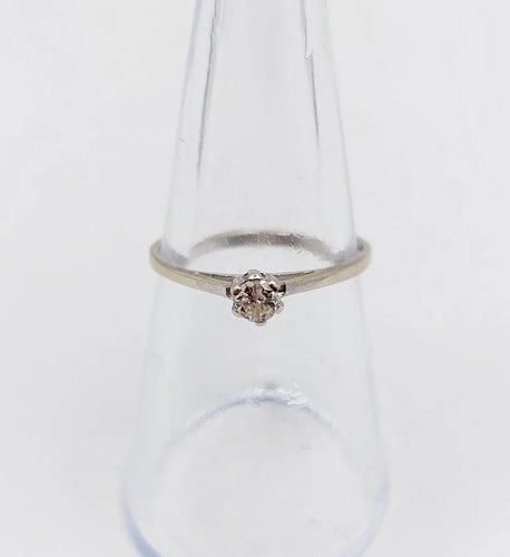 Bague 53.5 Bague solitaire vintage en or blanc 14k avec diamant 0,12 carat 58 Facettes A06195