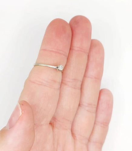 Bague 53.5 Bague solitaire vintage en or blanc 14k avec diamant 0,12 carat 58 Facettes A06195