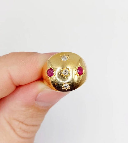 Bague 51 Bague dôme bombé en or rose 18k, diamants et rubis (circa 1950) 58 Facettes A06232