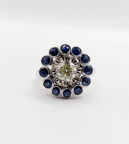 Bague 51.5 Art déco - Bague marguerite en or blanc 18k, diamant 0,65 ct et saphirs 58 Facettes A06329