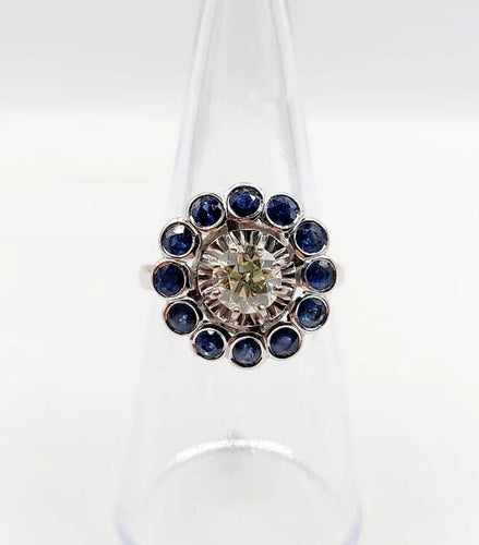Bague 51.5 Art déco - Bague marguerite en or blanc 18k, diamant 0,65 ct et saphirs 58 Facettes A06329
