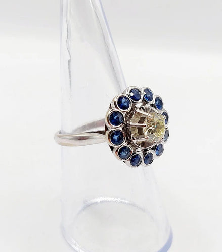 Bague 51.5 Art déco - Bague marguerite en or blanc 18k, diamant 0,65 ct et saphirs 58 Facettes A06329