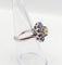 Bague 51.5 Art déco - Bague marguerite en or blanc 18k, diamant 0,65 ct et saphirs 58 Facettes A06329