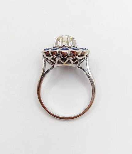 Bague 51.5 Art déco - Bague marguerite en or blanc 18k, diamant 0,65 ct et saphirs 58 Facettes A06329