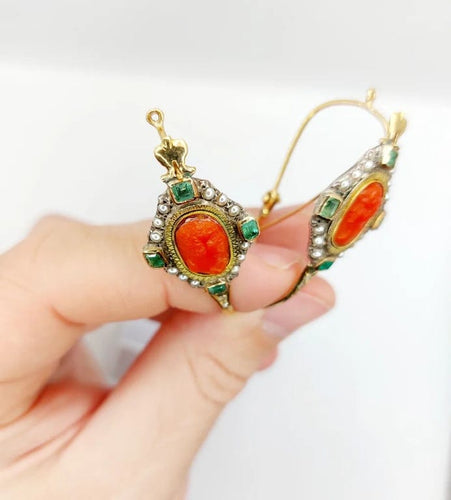 Boucles d'oreilles Dormeuses poissardes victoriennes XXL en or jaune 18k, camée corail 58 Facettes A06366