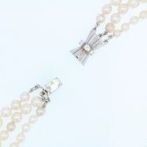 Collier Collier ancien triple rang de perles de culture en or blanc 18 carats 58 Facettes 22-188