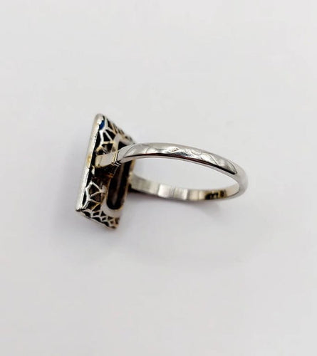 Bague 51 Bague marquise Art déco en or blanc 18k, diamants et saphirs calibrés 58 Facettes A06165