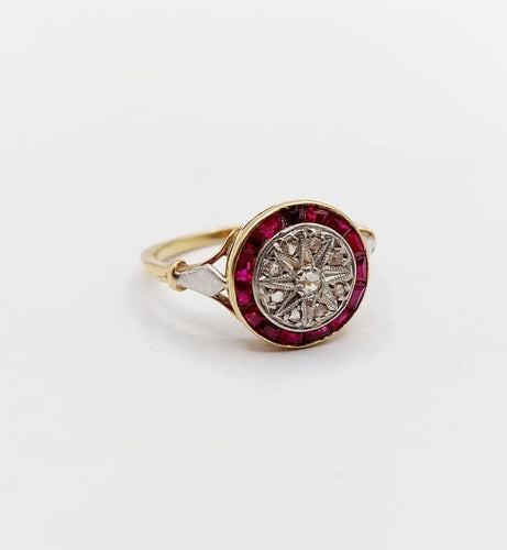 Bague 50 Bague cible Art déco en or jaune 18k, diamants taille rose et rubis calibrés 58 Facettes A06428
