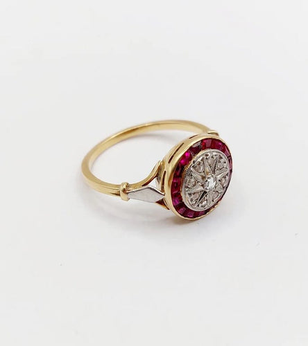 Bague 50 Bague cible Art déco en or jaune 18k, diamants taille rose et rubis calibrés 58 Facettes A06428