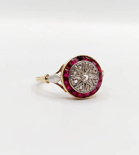 Bague 50 Bague cible Art déco en or jaune 18k, diamants taille rose et rubis calibrés 58 Facettes A06428