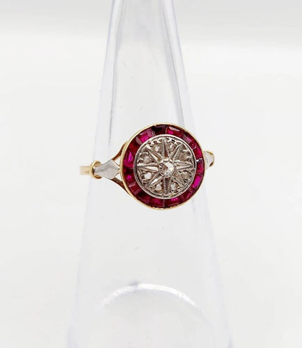Bague 50 Bague cible Art déco en or jaune 18k, diamants taille rose et rubis calibrés 58 Facettes A06428