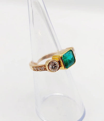 Bague 49 Bague jarretière vintage en or 18k avec émeraude et diamants 58 Facettes A06440