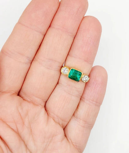Bague 49 Bague jarretière vintage en or 18k avec émeraude et diamants 58 Facettes A06440