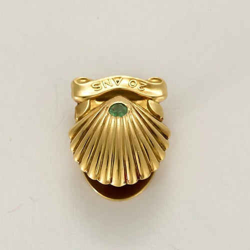 Cartier - Boutonnière coquillage en or jaune et émeraude 58 Facettes LP1489/