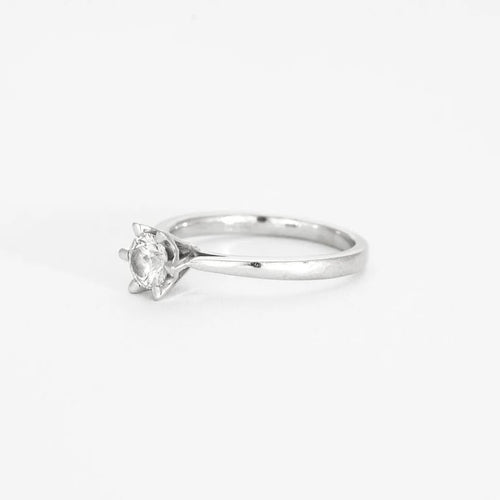 Bague 50 Bague solitaire en or blanc 750 avec diamant 0,55 ct 58 Facettes LP435/10