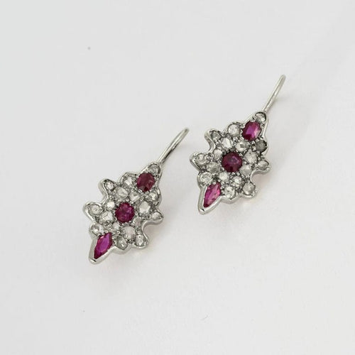 Boucles d'oreilles Boucles d’oreilles dormeuses en or blanc 750 avec diamants et rubis 58 Facettes LP782/16