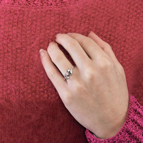 Bague 56 Bague mouvementée en or blanc sertie d’un diamant taille brillant 58 Facettes LP1112/13