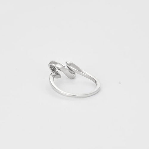 Bague 56 Bague mouvementée en or blanc sertie d’un diamant taille brillant 58 Facettes LP1112/13