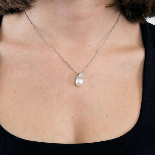 Collier Collier - Pendentif en or blanc avec perle de culture et diamants 58 Facettes LP912/BET