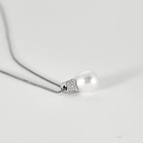 Collier Collier - Pendentif en or blanc avec perle de culture et diamants 58 Facettes LP912/BET