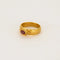 Bague 58 Ωζα - Bague jonc martelé en or jaune brun 750 sertie d’une spinelle rose 58 Facettes LP1182