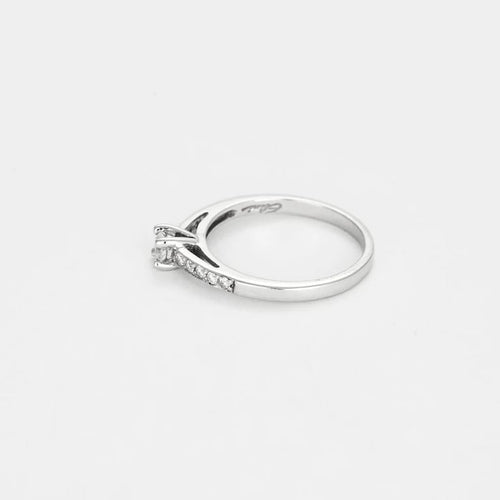 Bague 56 Elini - Bague solitaire en or blanc 750 et diamants 58 Facettes LP1191/12