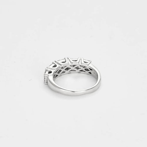 Bague 49.5 Bague en or blanc 585 et diamants taille princesse 58 Facettes LP264/13