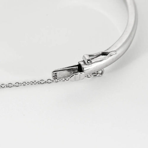 Bracelet Bracelet jonc en or blanc saphirs Teal et saphirs blancs 58 Facettes LP1222/14