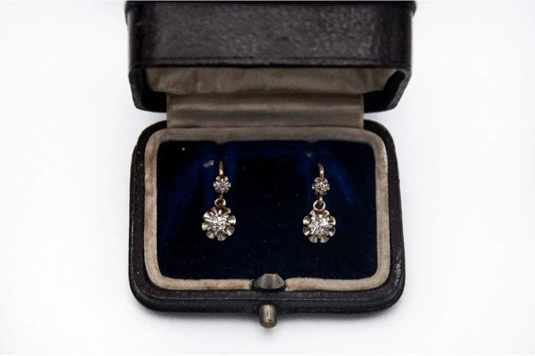 Boucles d'oreilles Boucles d'oreilles anciennes fleur en or jaune 18 carats et diamants 0,68 ct 58 Facettes 9579
