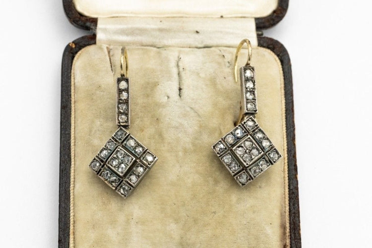 Boucles d'oreilles Boucles d'oreilles anciennes en or jaune 18 carats et diamants 58 Facettes 9711