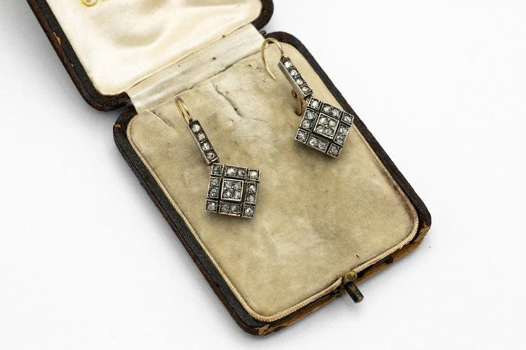 Boucles d'oreilles Boucles d'oreilles anciennes en or jaune 18 carats et diamants 58 Facettes 9711