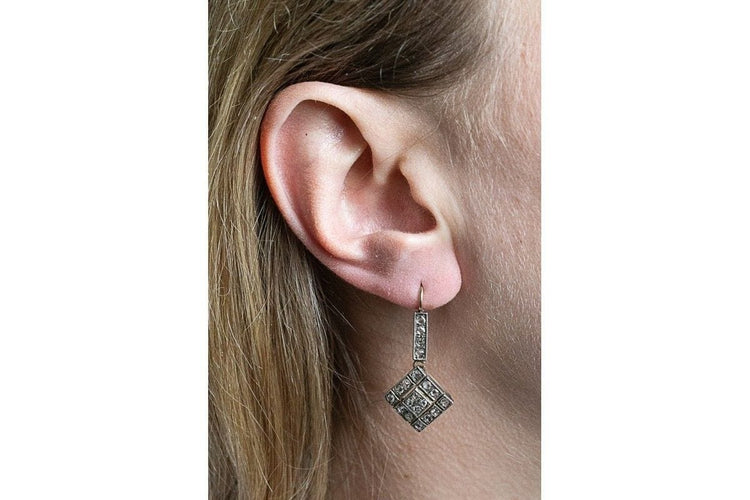 Boucles d'oreilles Boucles d'oreilles anciennes en or jaune 18 carats et diamants 58 Facettes 9711