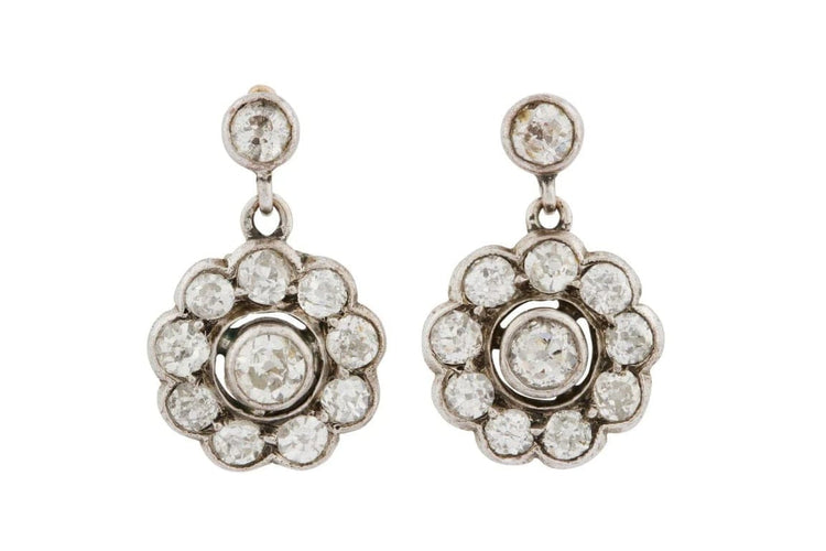 Boucles d'oreilles Boucles d'oreilles pendantes - Motif marguerite avec diamants 58 Facettes 10221