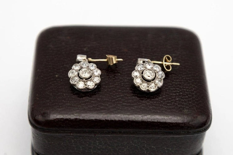 Boucles d'oreilles Boucles d'oreilles pendantes - Motif marguerite avec diamants 58 Facettes 10221